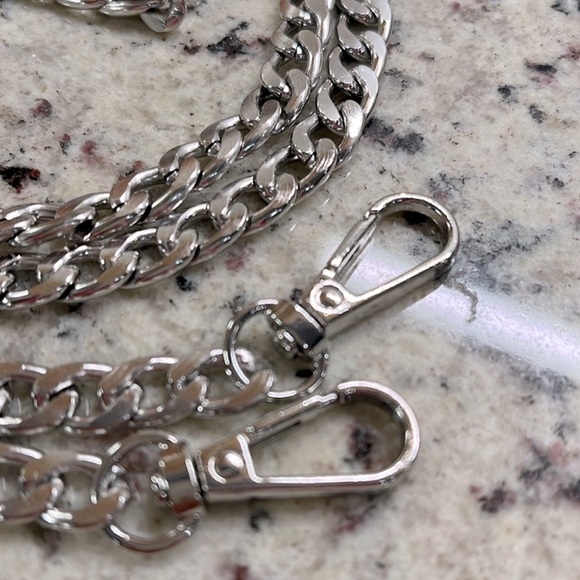 Silver crossbody strap Strap Bags or wallets new - Picture 2 of 3